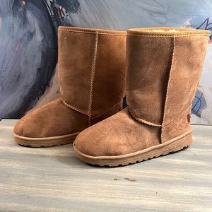 NWT Women’s Fuzzy Boots